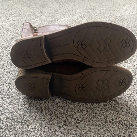 Naturalized boots - Picture 7 of 9